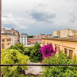 House Piramide Roma